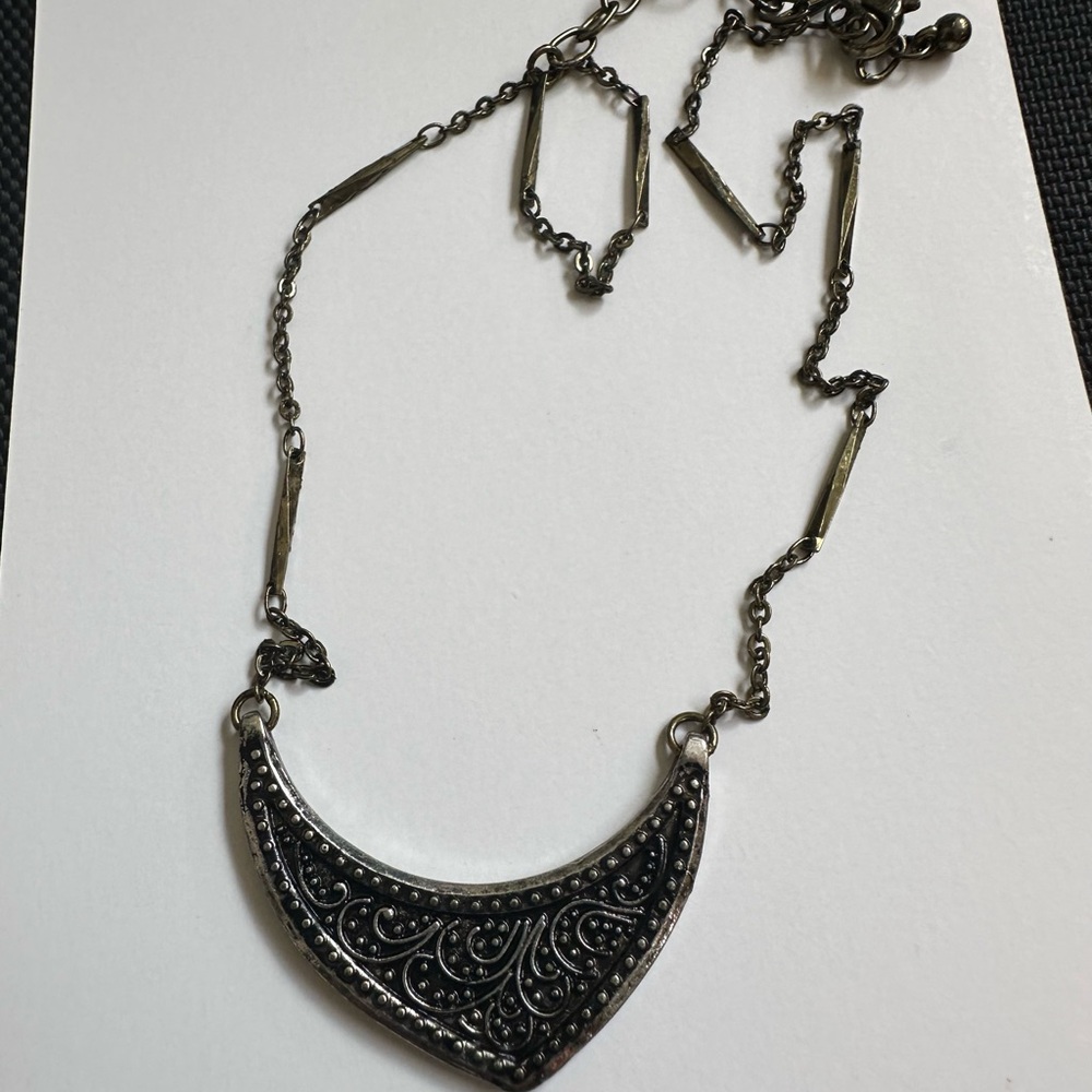 Elegant gunmetal -Toned Necklace